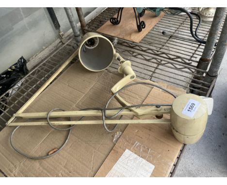 A RETRO CREAM ANGLE POISE ADJUSTABLE LAMP