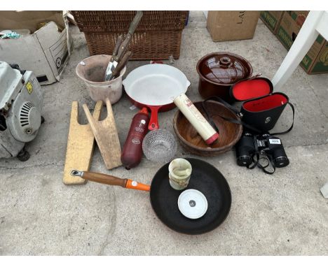 AN ASSORTMENT OF ITEMS TO INCLUDE A LARGE SKILLET PAN, BINOCULARS AND KNIVES ETC