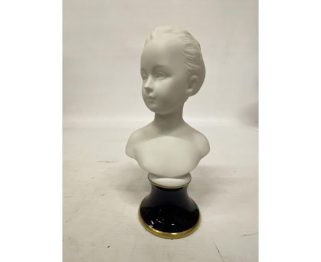 A PORCELAIN BUST BY LIMOGES FEATURING LOUISE BRONGNIART, HEIGHT 18CM