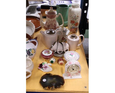 A QUANTITY OF COLLECTABLES TO INCLUDE AN ART DECO SYLVAC SQUIRREL JUG, MASON'S ASCOT COFFEEPOT, LIMOGES FOOTED TRINKET BOX, P