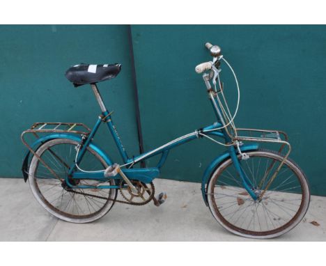 A VINTAGE ELSWICK LADIES BIKE