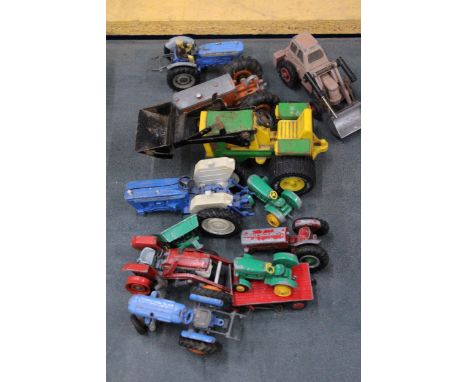 A COLLECTION OF VINTAGE TRACTORS TO INCLUDE TONKA, MATCHBOX, ETC - SOME A/F