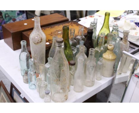 A LARGE COLLECTION OF VINTAGE BOTTLES
