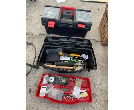 TWO PLASTIC TOOL BOXES AND AN ASSORTMENT OF TOOLS TO INCLUDE HAMMERS AND SCREW DRIVERS ETC