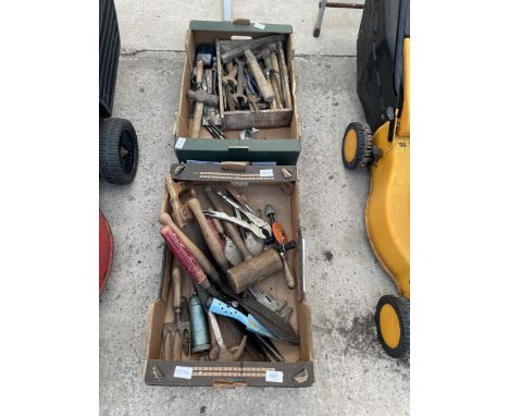 AN ASSORTMENT OF HAND TOOLS TO INCLUDE SPANNERS, HAMMERS AND BRACE DRILLS ETC