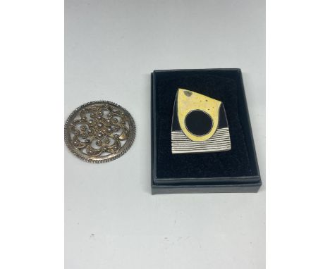 TWO VINTAGE BROOCHES