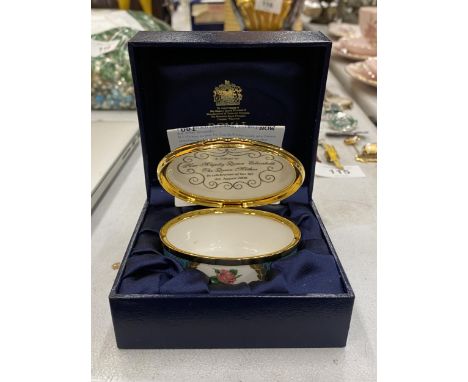 A ROYAL WORCESTER ENAMELLED TRINKET BOX CELEBRATING THE LIFE OF THE QUEEN MOTHER IN A PRESENTATION BOX