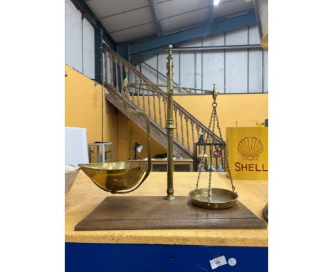 A SET OF BRASS BALANCE SCALES WITH BRASS PAINS ON A WOODEN BASE