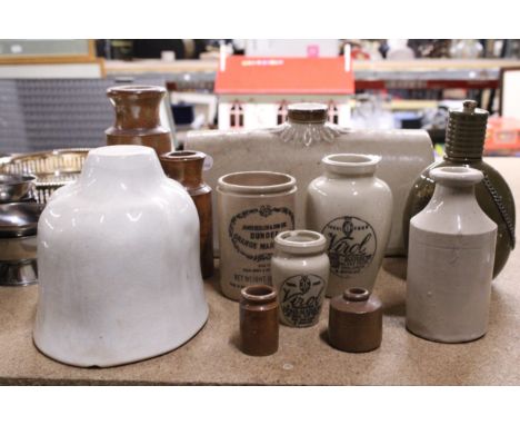 A QUANTITY OF VINTAGE STONEWARE TO INCLUDE A JELLY MOULD, MARMALADE AND BONE MARROW JARS, A HOT WATER BOTTLE, A FLASK, ETC