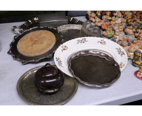 A MIXED LOT TO INCLUDE SILVER PLATED TRAYS, A PEWTER BOX, VINTAGE GLASS JELLY MOULD, CARVED ORIENTAL BOWL, ETC