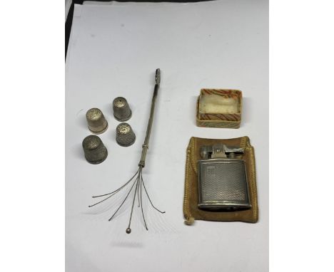 SIX ITEMS TO INCLUDE FOUR SILVER THIMBLES, A SILVER TWIZZLE STICK AND A VINTAGE RONSON LIGHTER WITH POUCH