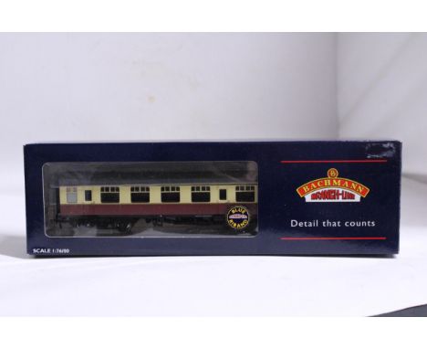 TWO BACHMANN OO GAUGE COACHES TO INCLUDE, 39-027 BR MK 1 CORRIDOR SK CRIMSON/CREAM AND 39-052 BR MK 1 OPEN SO CRIMSON/CREAM -
