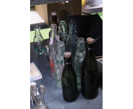 A COLLECTION OF VINTAGE TORPEDO BOTTLES, MARBLE BOTTLES, ETC