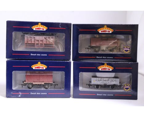 FOUR BACHMANN OO GAUGE ROLLING STOCK WAGONS TO INCLUDE 33-326A CONFLAT WITH BD CONTAINER CRIMSON BR WEATHERED, 37-028 5 PLANK