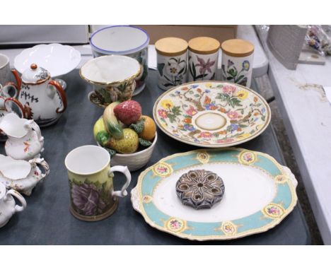 A QUANTITY OF CERAMICS TO INCLUDE PORTMEIRION STORAGE JARS, PLANTERS TO INCLUDE AN ITALIAN CAPODIMONTE STYLE, A WOODS LARGE I