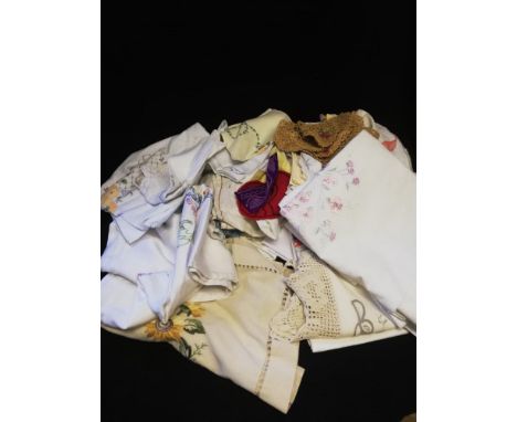 Vintage linen embroidered cloths etc 