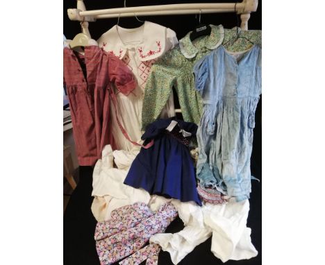 Quantity of vintage children's clothes (21 items) 