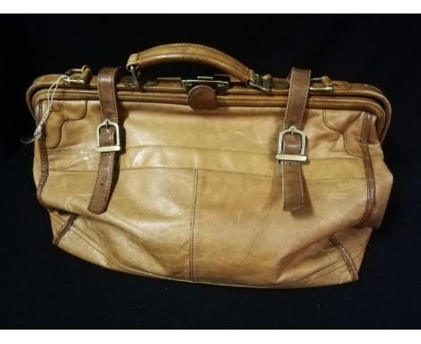 Vintage leather holdall - gladstone style- 20" wide & 14" high 