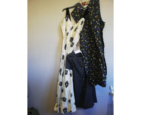 Vintage ladies black &amp; white daisy fabric long dress t/w 2 other vintage floral dresses 