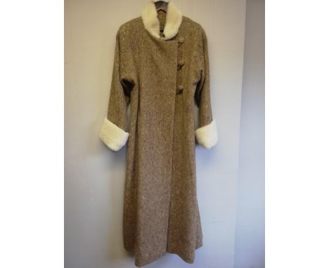 Vintage ladies long brown wool coat with sheepskin collar + cuffs 