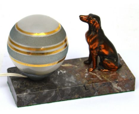 An Art Deco table lamp with spherical opaque shade and red setter hound spelter figurine, on marble plinth, length 20cm.