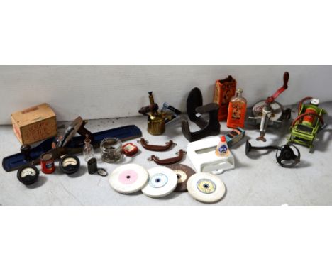 A quantity of vintage tools to include a boxed 24-inch Record plane, a Sutty 'Golden Tornado Foot Pump', a shoe last, a paraf