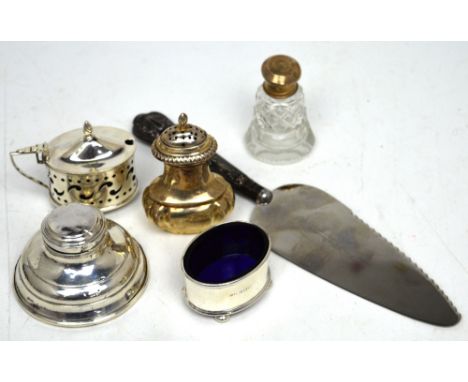 A mixed quantity of silver items to include a hallmarked silver pierced decorated lidded mustard pot with blue liner and tape