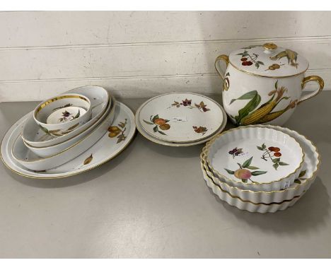 Quantity of Royal Worcester Evesham table wares