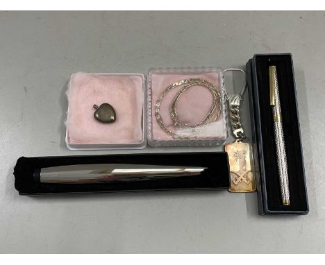 LouisVuitton Fountain Pen. Small pen tip 750. Dock leather. 18k yellow gold