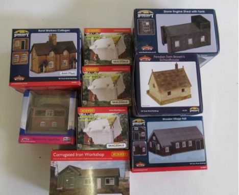 Nine lineside buildings by Hornby and Bachmann including houses, workshop and small engine shed, boxed G (Est. plus 21% premi