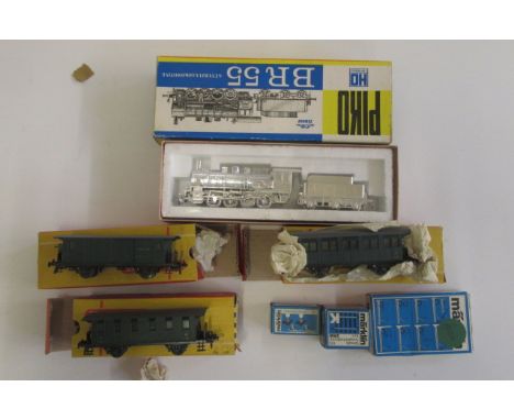 HO Gauge Trains comprising Piko Silver B.R. Class 55 (non working model), Trix Express 998 Goods Van, 996 Coach, 997 Coach, M