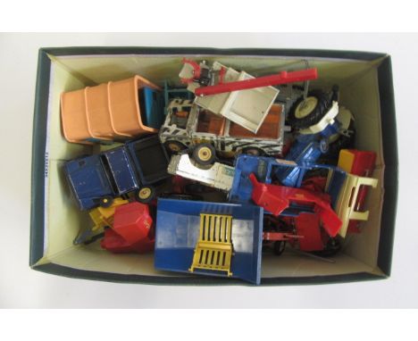 Playworn Britains farm vehicles and equipment, some item damaged, others fair (Est. plus 21% premium inc. VAT)