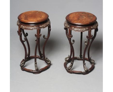 A PAIR OF CHINESE PADOUK WOOD JARDINIERE STANDS, c.1900, the banded burr wood circular top and cloud carved cushion frieze ra