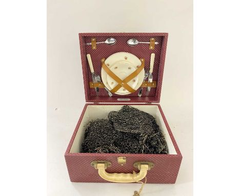 Vintage small Optima picnic case