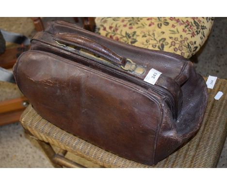 Vintage Gladstone style bag