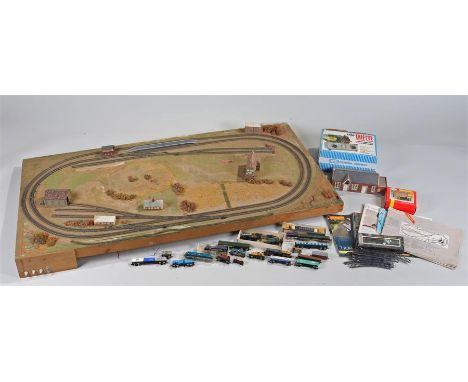 Graham Farish Masterpieces in miniature train set, to include locomotives, carriages, rolling stock, track building, a board 