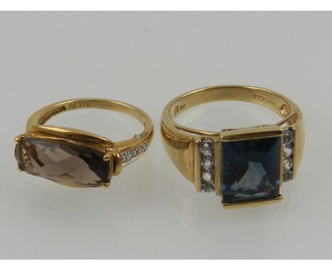 A 9 carat yellow gold and London Blue topaz ring, together with a 9 carat yellow gold and smoky quartz ring, set rectangular 