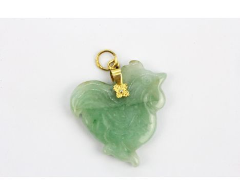 A Chinese carved jade pendant on a gilt clasp, L. 3cm.