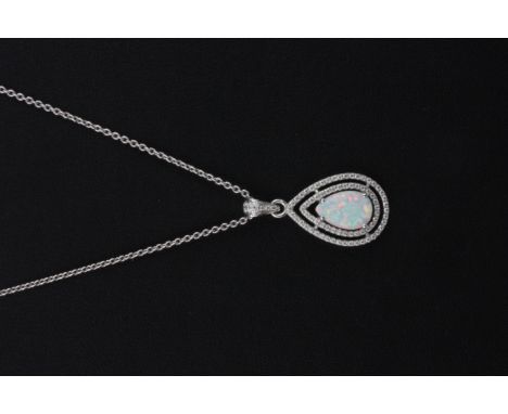 A 925 silver pendant and chain set with synthetic opal and white stones, L. 3cm.