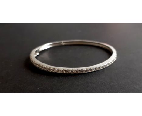 A 925 silver stone set children's bangle, L. 5cm.