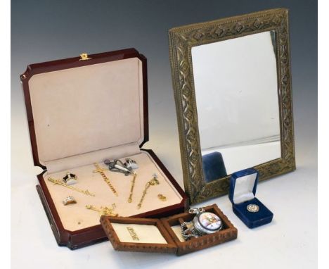 Assorted collectables to include; Royal Memorabilia - RMS Queen Elizabeth II, Cunard 1967 tea towel, cased facsimile 'Crown J