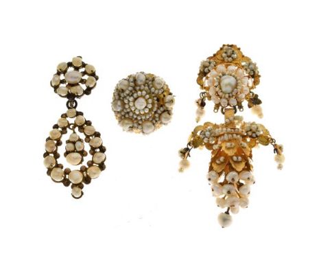 Collection of three freshwater and seed pearl set jewels  