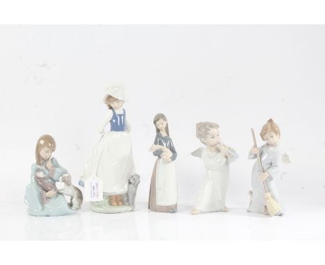 Four various Lladro figures and a Nao figurine in the form of a girl wearing a bonnet (5)