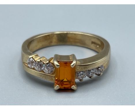 Ladies beautiful 9ct gold citrine and CZ ring featuring emerald cut stone 4.3G size N1/2