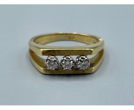 Ladies 18ct gold 3 stone diamond ring 5.85g size L1/2