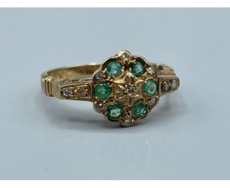 9ct gold green stone diamond cluster ring 2.92g size N