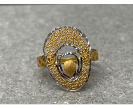 22ct gold (916) fancy Asian filigree patterned ring Tri-colour size P 2.2g