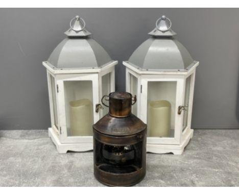 1 lamp and 2 battery candle holders