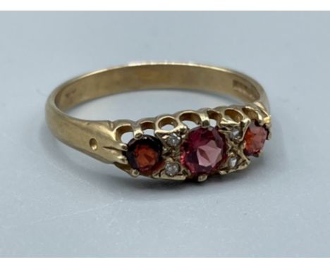 9ct gold garnet and diamond ring 1.85g size O