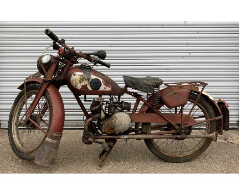 BARN FIND: JAMES MOTORCYCLE KDE 399 engine stamp SER539/985 which suggests a James ML, the 'Clockwork Mouse', with the Villie